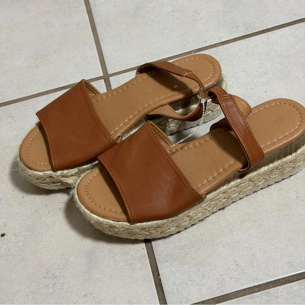 Wild Diva‎ Brown Faux Leather Espadrille Sandals Platform Size 6